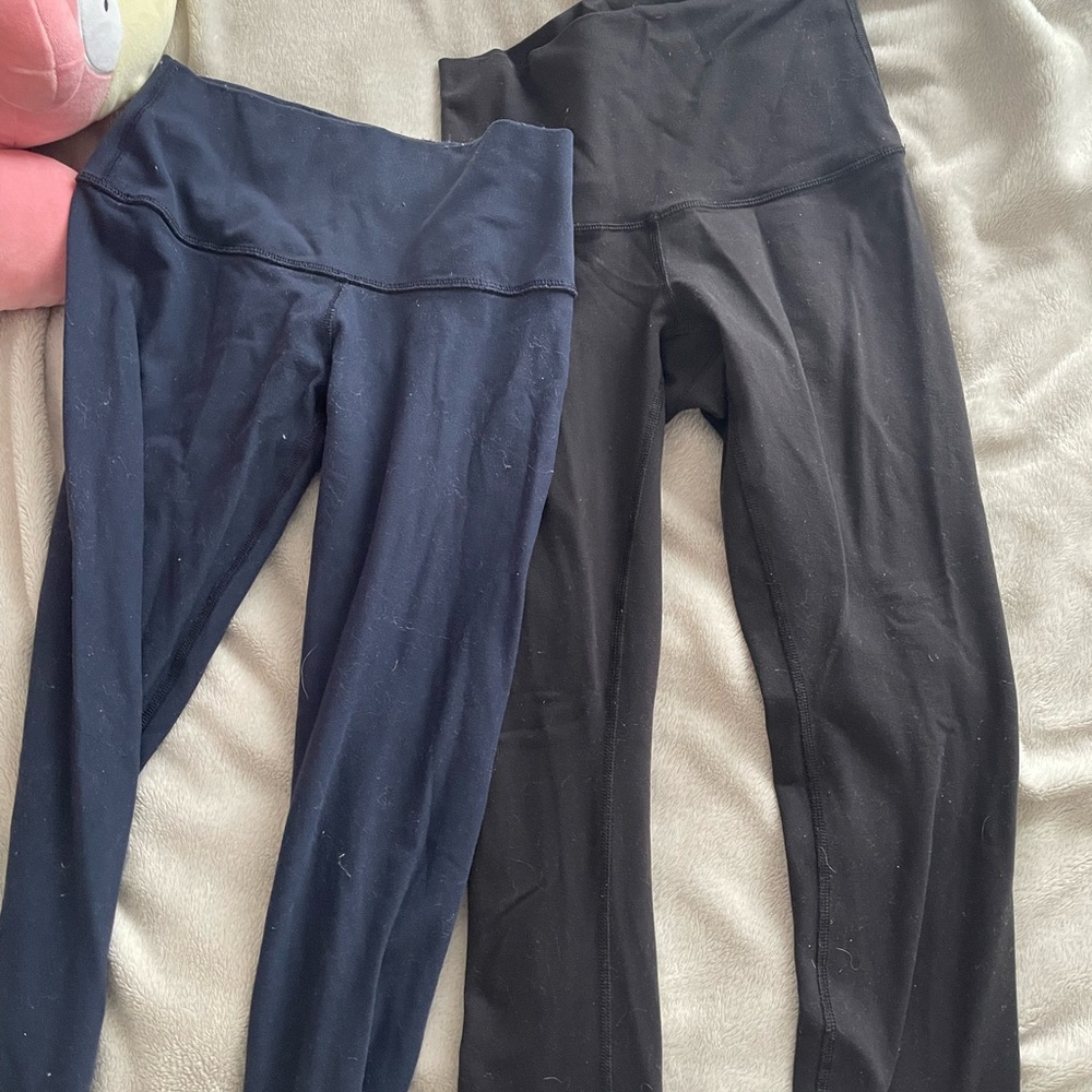 Black and Navy High-Waited Lululemon Leggings